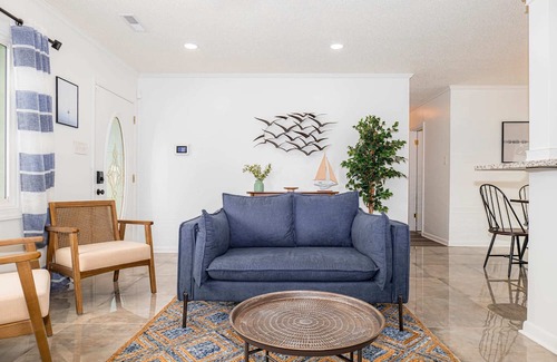 Portsmouth Casa | Rivercrest Retreat | River Front | 3 beds 2 baths