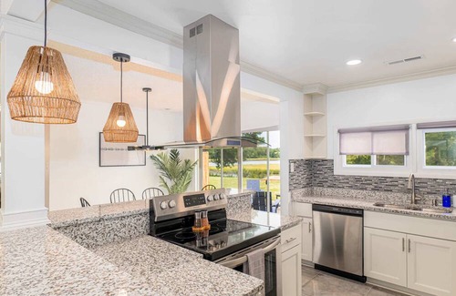 Portsmouth Casa | Rivercrest Retreat | River Front | 3 beds 2 baths