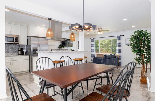 Portsmouth Casa | Rivercrest Retreat | River Front | 3 beds 2 baths