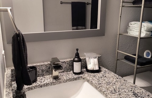 Walden on Lake Conroe Condominio | Cozy Condo in Montgomery with Pool access & Steps away from Golf course!