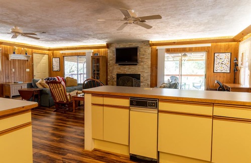 Bell Cabina | Charming Cabin w/ Dock on the Suwannee River