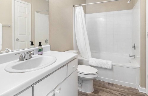 Pearl River Apartamento | Modern Apartment in Prime Location (ID1402X064)