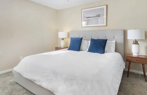 Pearl River Apartamento | Modern Apartment in Prime Location (ID1402X064)