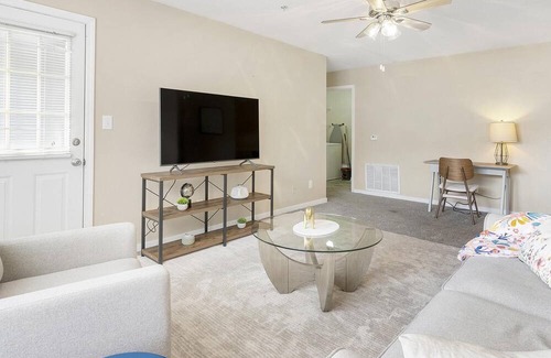 Pearl River Apartamento | Modern Apartment in Prime Location (ID1402X064)