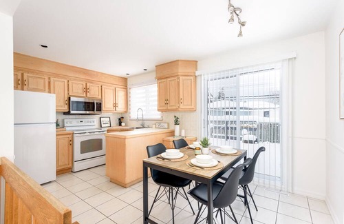 Brossard Casa | Our charming house offers an unparalleled experience