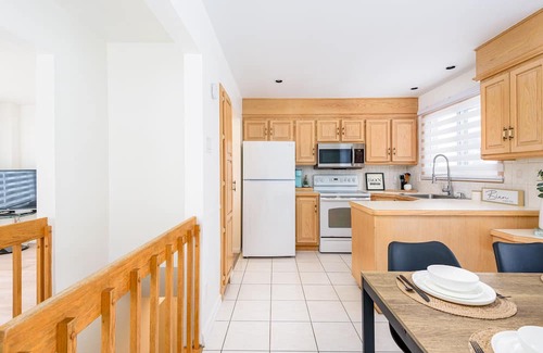 Brossard Casa | Our charming house offers an unparalleled experience