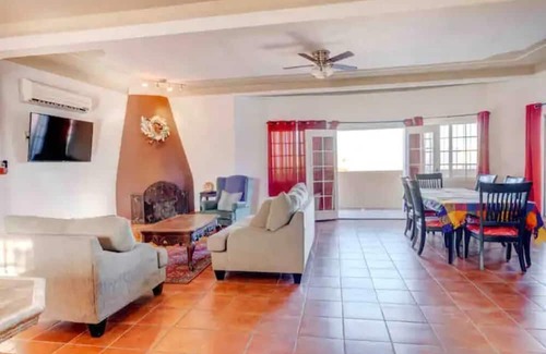 Primera Sección Villa | Casa Del Mar: A/C, Pool, WiFi, 4 Mins to Malecón
