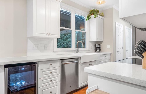 Old Irving Park Casa | North Carolina house