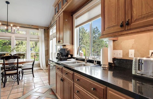 Eagle Casa | Spacious Eagle Home with Hot Tub