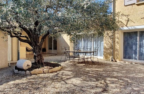 Saint-Maurice-sur-Eygues Apartamento | Homerez - Apartement for 5 ppl. with garden at Saint-Maurice-sur-Eygues