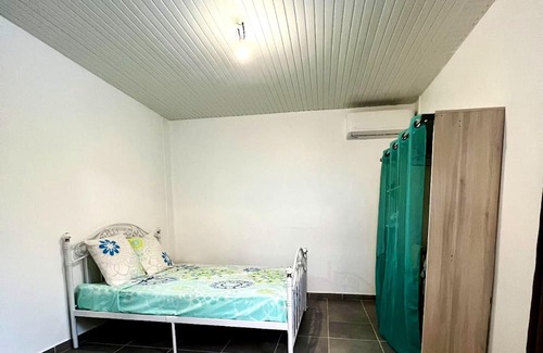 Fontaine de Moutte Casa | Homerez - House for 4 ppl. with swimming-pool and garden at Fort-de-France