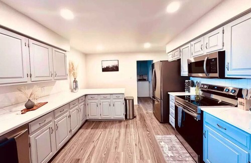 Castlewood Casa | CLOUD Room! Luxurious Hideaway w/ Private Backyard