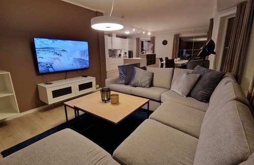 Kvaloya Casa | Moderne Bolig, Egen Inngang, Gratis Parkering. Natur, Komfort, Eventyr Venter!