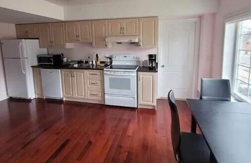 West Hill Casa | Cheerful 1 bedroom house in Toronto.