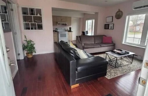 West Hill Casa | Cheerful 1 bedroom house in Toronto.