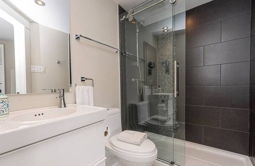 Desjardins Apartamento | La Roméo - Private Bathroom