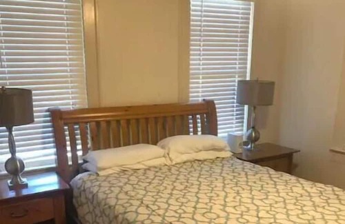 Murray Hill Casa | 3/1 Historic Charmer in Murray Hill with Laundry