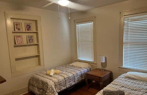 Murray Hill Casa | 3/1 Historic Charmer in Murray Hill with Laundry