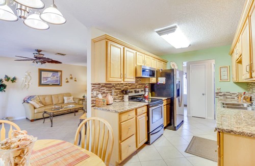 Sebastian Highlands Casa | Sebastian Home w/ Screened Lanai: 8 Mi to Beach!