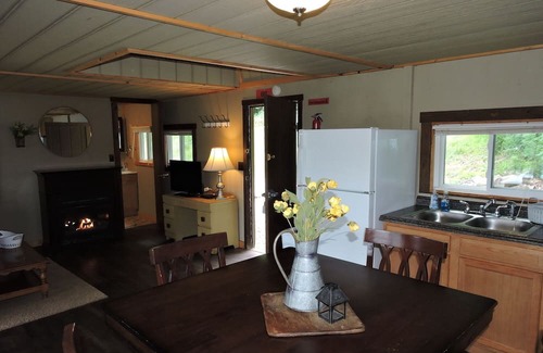 Malaga Cabina | Lazy Daze Cabin at Sparkman Lake