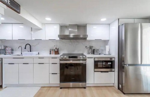 Huntington Apartamento | Luxe Provincial Style Studio w/ Patio & Parking