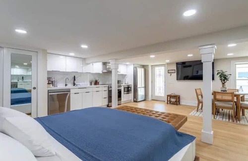 Huntington Apartamento | Luxe Provincial Style Studio w/ Patio & Parking