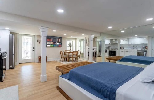 Huntington Apartamento | Luxe Provincial Style Studio w/ Patio & Parking