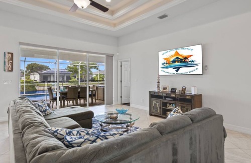 Pelican Casa | Sleeps 8, Kayaks and Heated Pool