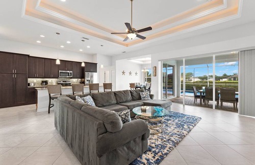 Pelican Casa | Sleeps 8, Kayaks and Heated Pool
