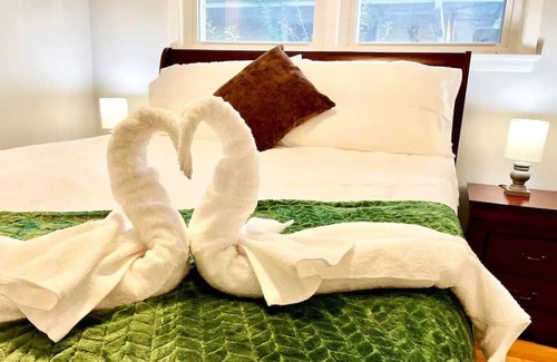 Elmhurst Casa | NEW - 5 mins from Elmhurst Uni - Elmhurst Hospital - Pet Friendly