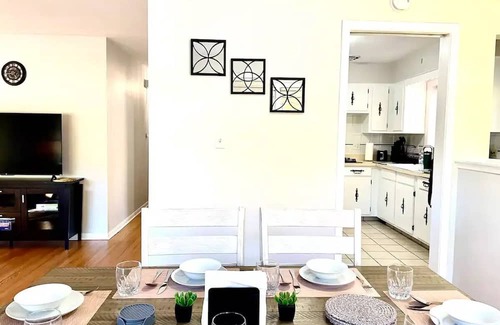 Elmhurst Casa | NEW - 5 mins from Elmhurst Uni - Elmhurst Hospital - Pet Friendly