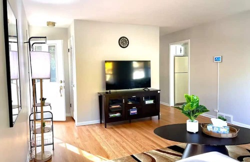 Elmhurst Casa | NEW - 5 mins from Elmhurst Uni - Elmhurst Hospital - Pet Friendly