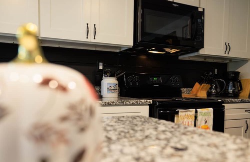 Church Street Casa | Stay with Jenny at Hapeville, singles beds