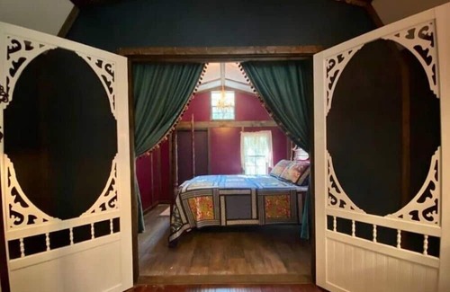 Live Oak Otro | Luxurious, Off Grid, glamping, secluded on 43acres