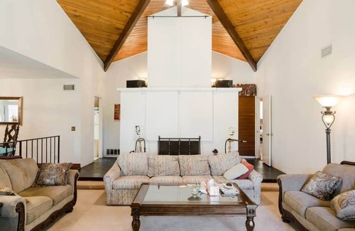 Azusa Apartamento | Secluded garden at Azusa hills