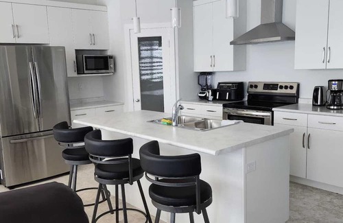 Winnipeg Casa | ChessKings Luxurious 4 Bedrooms in Sage Creek