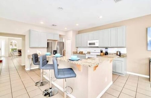 Bellavida Casa | Bella Vida Pool House with Games - Near Disney!