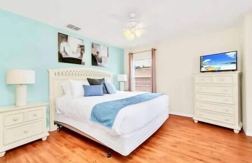 Bellavida Casa | Bella Vida Pool House with Games - Near Disney!
