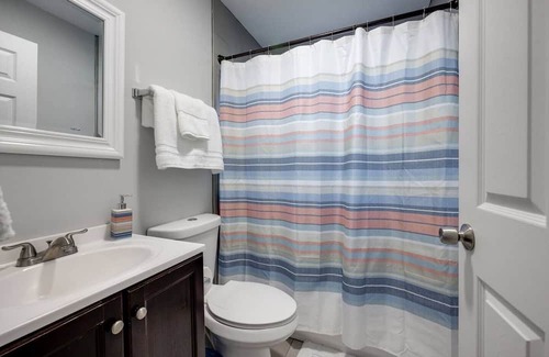Maplewood Heights Casa | Warm & Comfy in Nash | TVs in All Rooms | Book Now