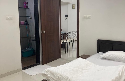 Pune Apartamento | Secluded 2BHK in Prime Central Pune :Your Second home