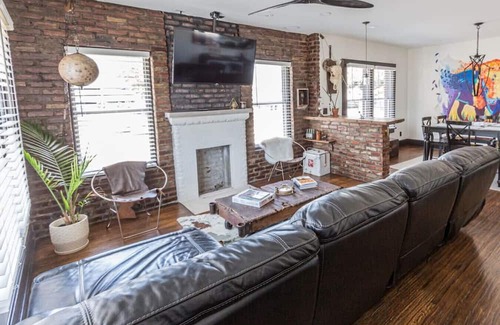 Maple Ridge Apartamento | Bison Flat - Redefined Urban Luxury
