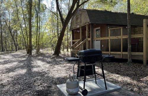Live Oak Cabina | Whimsical Off-Grid Cottage in the Woods