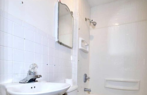 Goshen Casa | Prime location