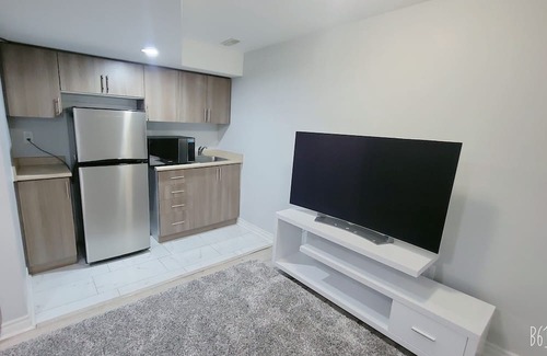 Brampton Apartamento | Beautiful unique basement apartment. Quick Access to Greater Toronto Area GTA.