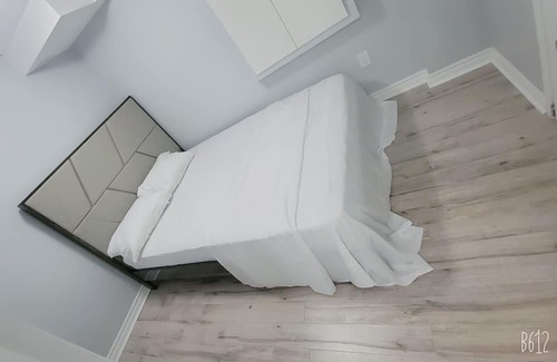 Brampton Apartamento | Beautiful unique basement apartment. Quick Access to Greater Toronto Area GTA.