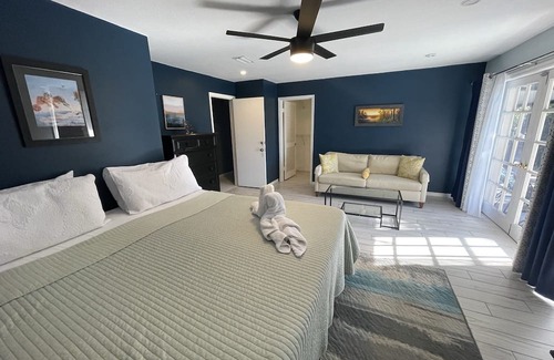 Bay Crest Park Casa | Bliss on the Bay – Weekly Winter Rates, Waterfront w/ Private Pool