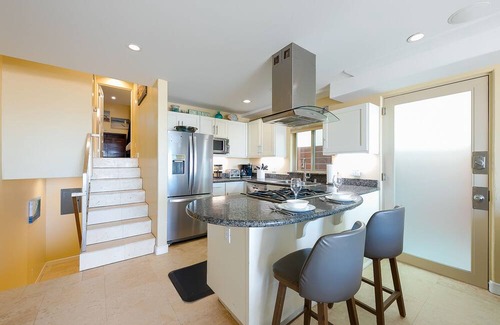 Mission Beach Condominio | NEW LISTING! 2 Bed/ 2 Ba On the Beach!