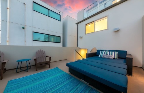 Mission Beach Condominio | NEW LISTING! 2 Bed/ 2 Ba On the Beach!