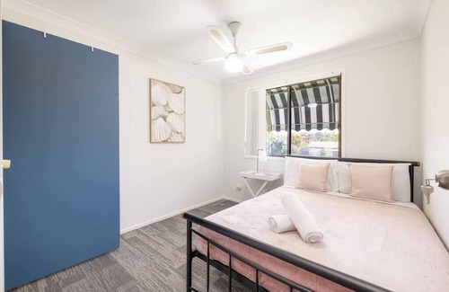 Labrador Casa | Tranquil 3BR Unit, Storyful Charm, Free Parking
