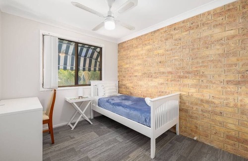 Labrador Casa | Tranquil 3BR Unit, Storyful Charm, Free Parking